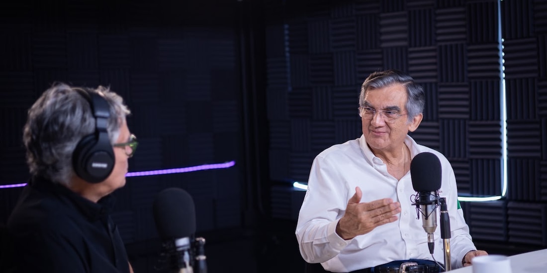 El gobernador de Tamaulipas, Américo Villarreal Anaya, durante el programa Diálogos con Américo.