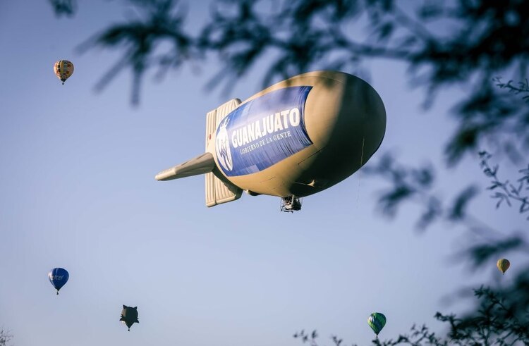 Globos aerostáticos de 25 países, incluyendo figuras especiales, surcan el cielo de León durante la edición 23 del Festival Internacional del Globo.