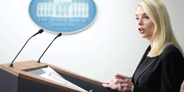 La fiscal general de EU, Pam Bondi