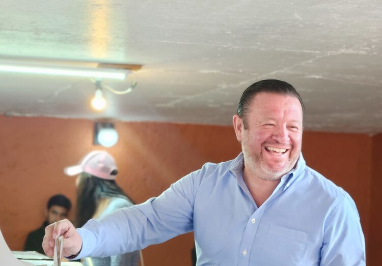 “El Güero" Quijano, emite su voto en La Magdalena Contreras