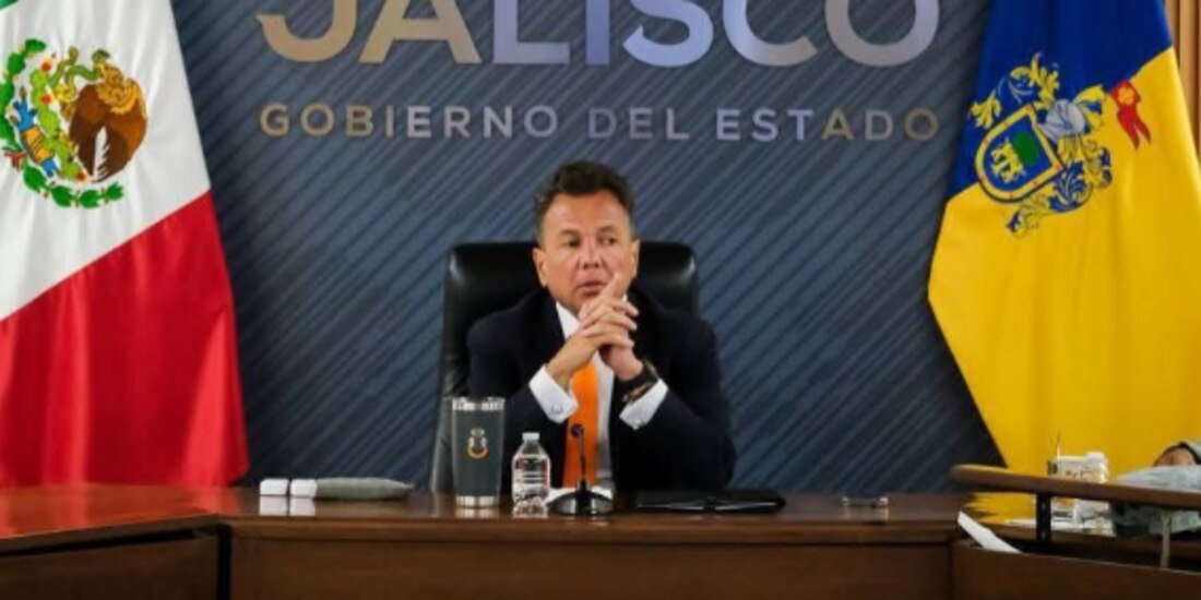 El gobernador de Jalisco, Pablo Lemus, al encabezar una reunión de la Mesa de Construcción de Paz, ayer.