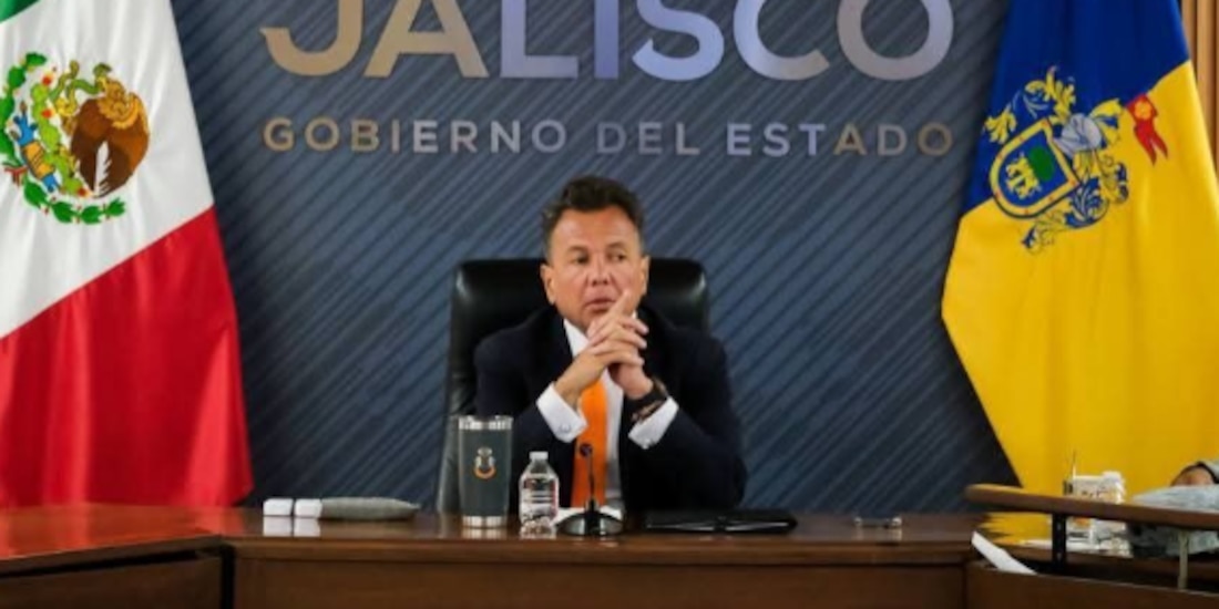 El gobernador de Jalisco, Pablo Lemus, al encabezar una reunión de la Mesa de Construcción de Paz, ayer.