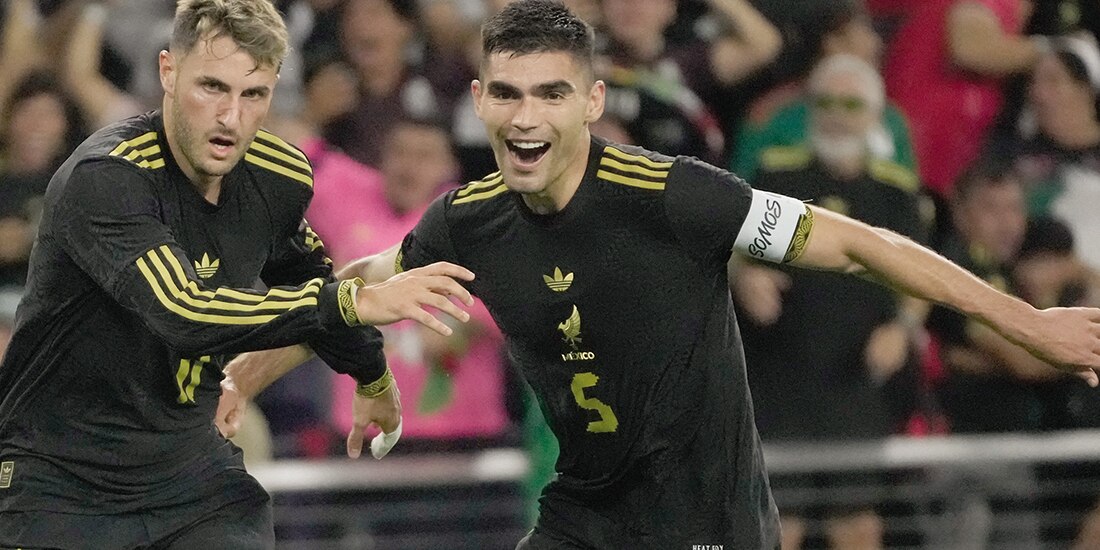 Giménez y Vásquez celebran el gol al 94’ de el martes pasado.