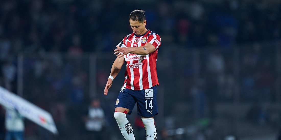 Javier 'Chicharito' Hernández recordó con ironía el penalti que falló en su último partido con Chivas.