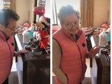 Abuelita se vuelve viral en TikTok por su reacción al usar bocina inteligente.