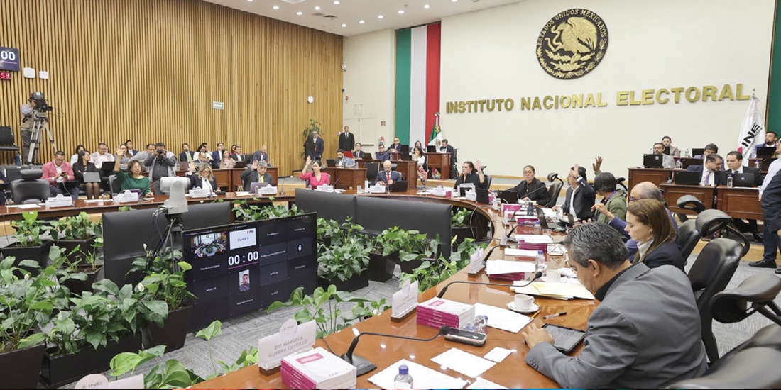 VOTACIÓN durante la sesión del Consejo General del organismo, ayer.