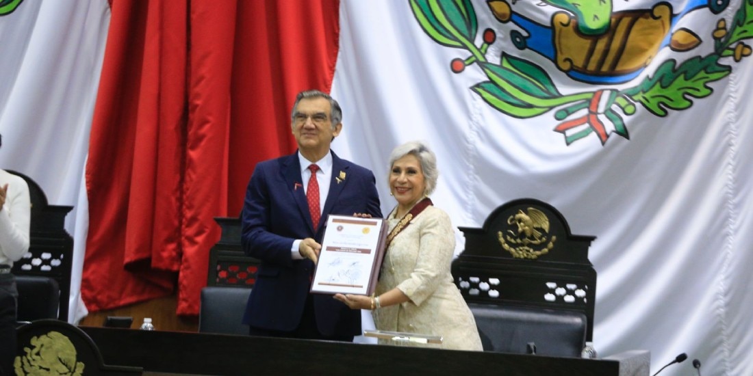 Américo Villarreal Entrega Medalla al Mérito ‘Luis García de Arellano’ a Cecilia Imelda Lugo Cruz.