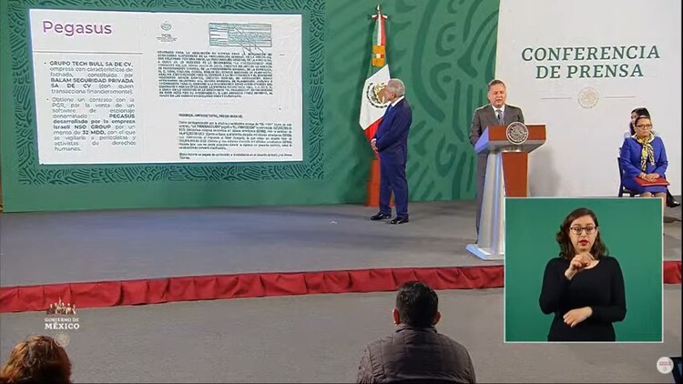 Santiago Nieto, titular de la UIF, estuvo en la mañanera de AMLO.