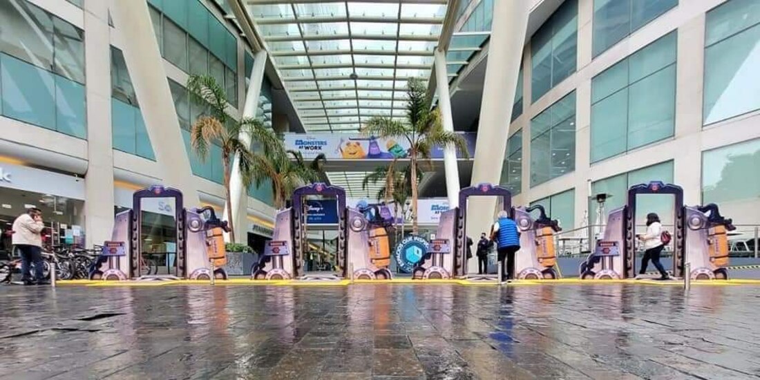 Las puertas de "Monsters at Work" y Disney llegan a Reforma 222
