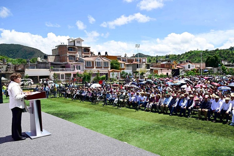La gobernadora Delfina Gómez visitó Tejupilco.