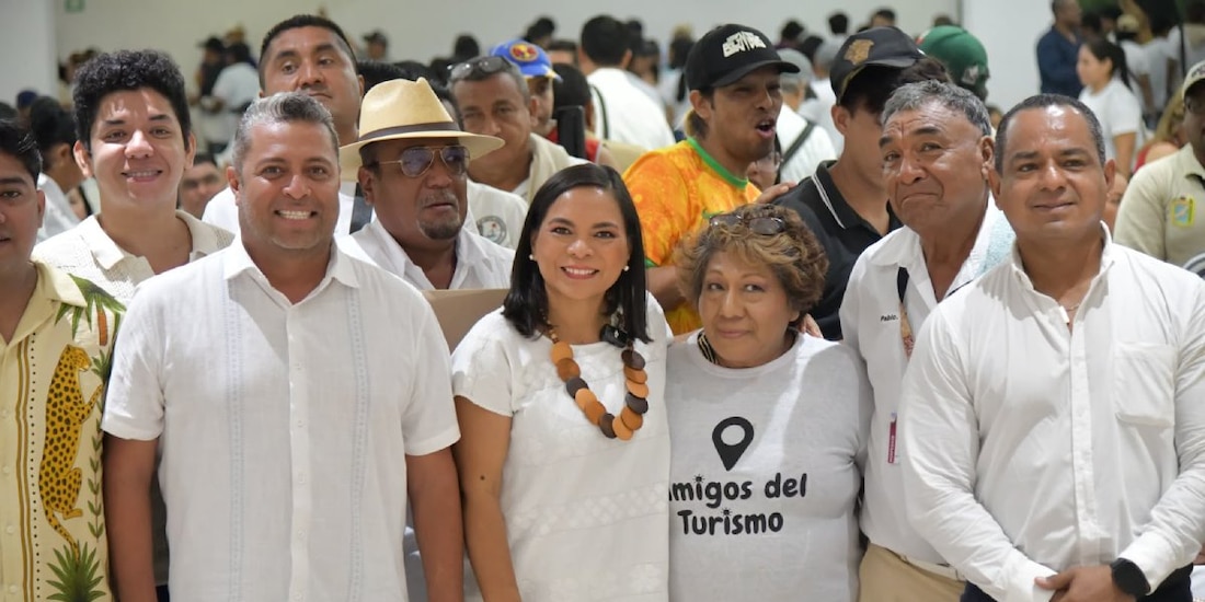 La consejera nacional de Morena, Beatriz Mojica Morga, encabezó la mesa de diálogo con los líderes de los diversos sectores de servicios.