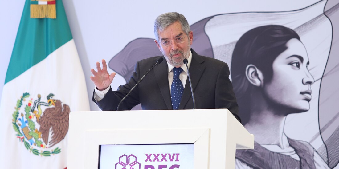 El canciller, Juan Ramón de la Fuente, en la Reunión Embajadores y Cónsules SRE, ayer.