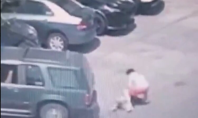 Secuencia de imágenes de la agresión de 'Fofo' Márquez a Edith "N"