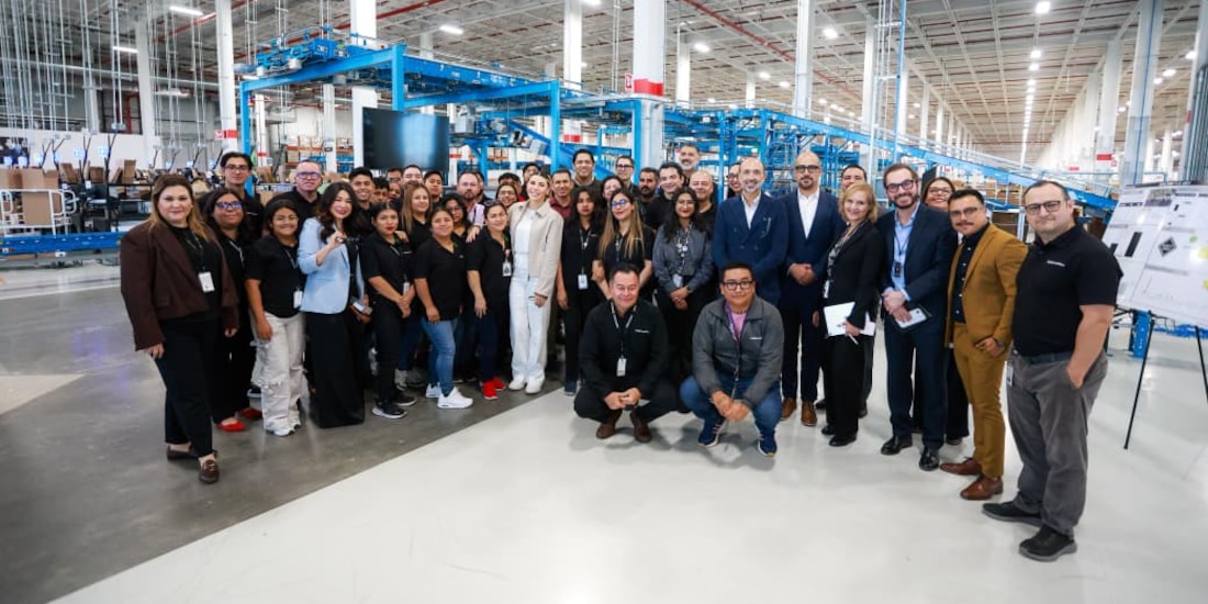 Al centro, la gobernadora de Baja California, Marina del Pilar.