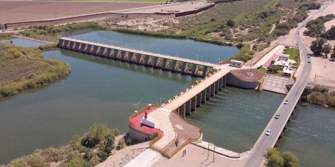 Vista de la presa Morelos, que desvía el agua del río Colorado al valle de Mexicali, el 10 de abril.