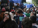 Vista del Tianguis cultural del Chopo el cual se pone los sábados a un costado de la estación del Tren Buenavista y el cual se a caracterizado por ser un espacio cultural alternativo donde se pueden encontrar, música, ropa y artículos diversos.