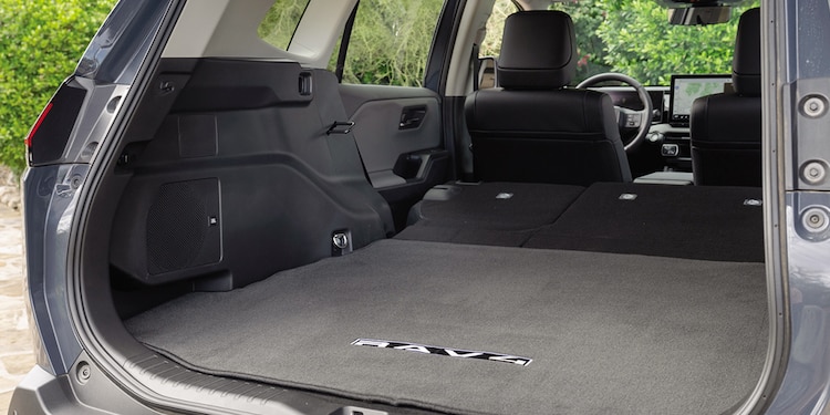 Toyota RAV4 2026 va por el segmento de las camionetas