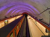 Línea 7 del Metro de la Ciudad de México, caracterizada por el color naranja de sus estaciones.