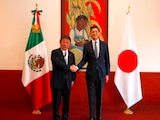 El secretario de Relaciones Exteriores, Roberto Velasco, y el ministro de Asuntos Exteriores japonés, Toshimitsu Motegi.