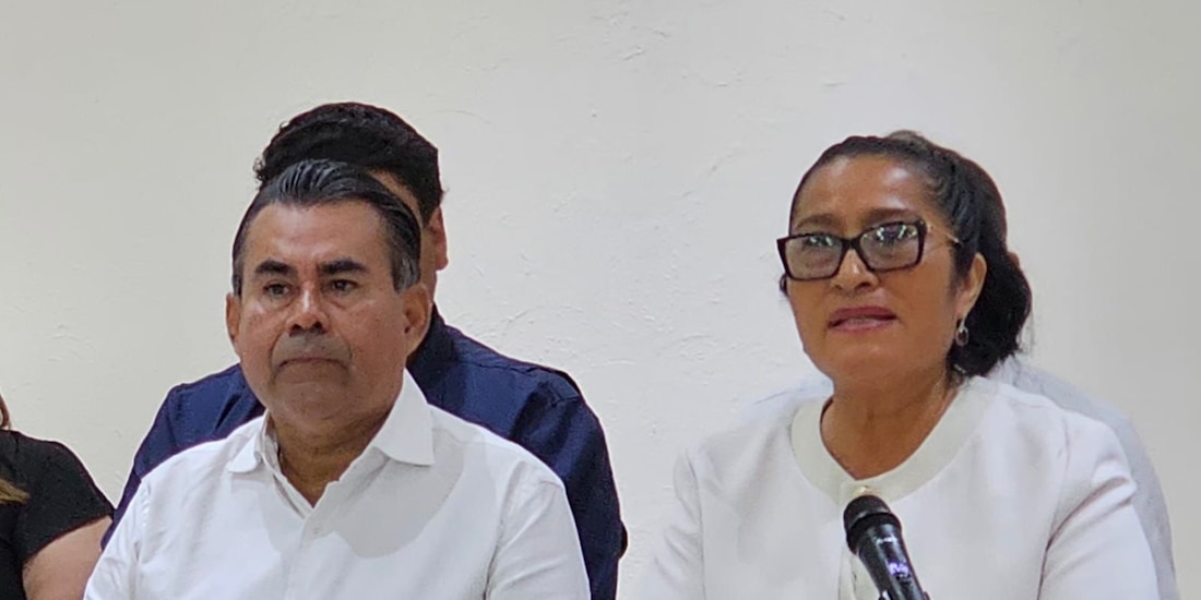 A la derecha, la presidenta municipal de Acapulco, Abelina López Rodríguez.