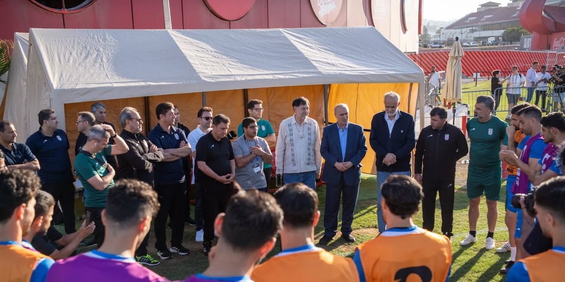 Gerardo Fernández Noroña se reunió con la selección de Irán