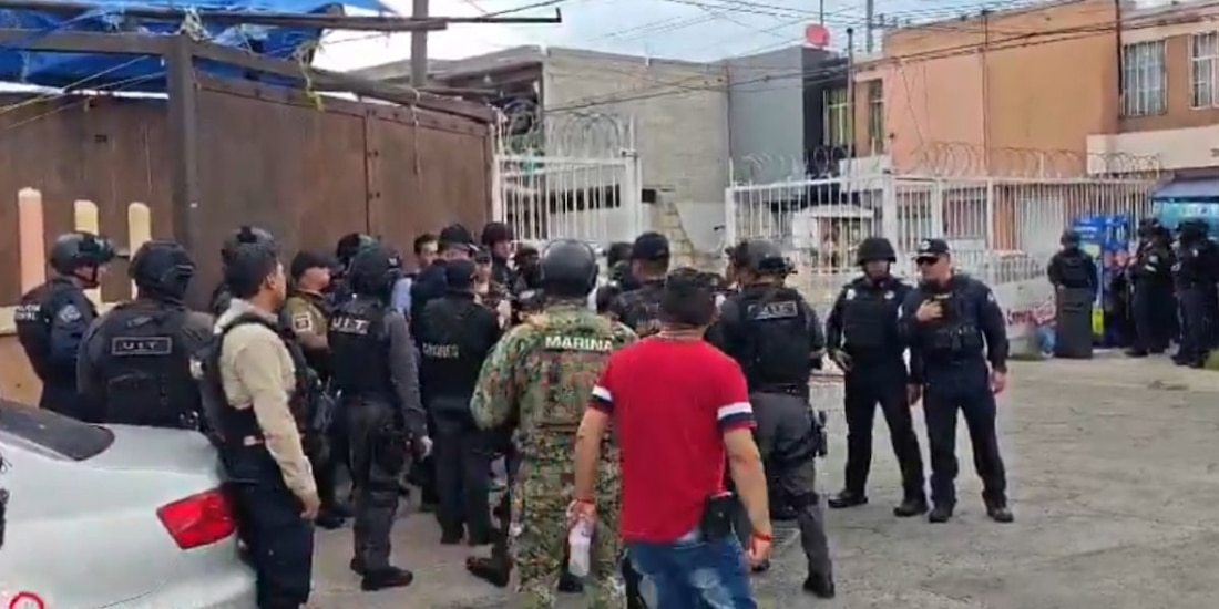 Hombre armado se atrinchera con rehenes en vivienda de Los Héroes Tecámac, Edomex.
