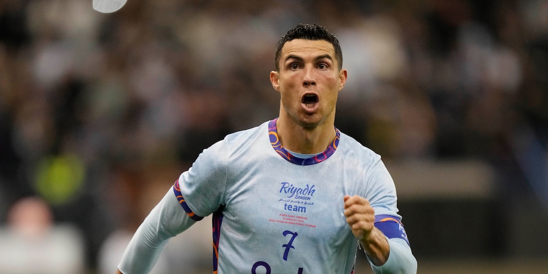 Cristiano Ronaldo festeja su primer gol en el amistoso entre Al-Nassr y PSG.