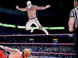Templario se lanza a Zandokan Jr. en una función del CMLL