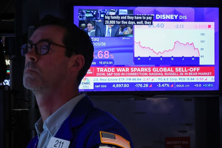 Mercados en el mundo a la baja por aranceles de Donald Trump.