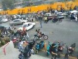 Desalojan CCH Naucalpan por agresión de grupo porril. Reportan que hay un alumno herido.