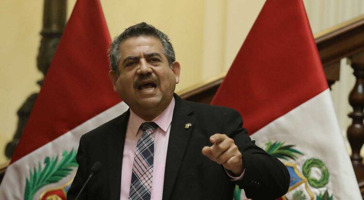 Manuel Merino, líder del Parlamento, asumirá la presidencia de Perú, este martes