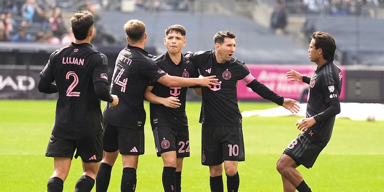 Leo Messi celebra con sus compañeros del Inter Miami el domingo pasado.