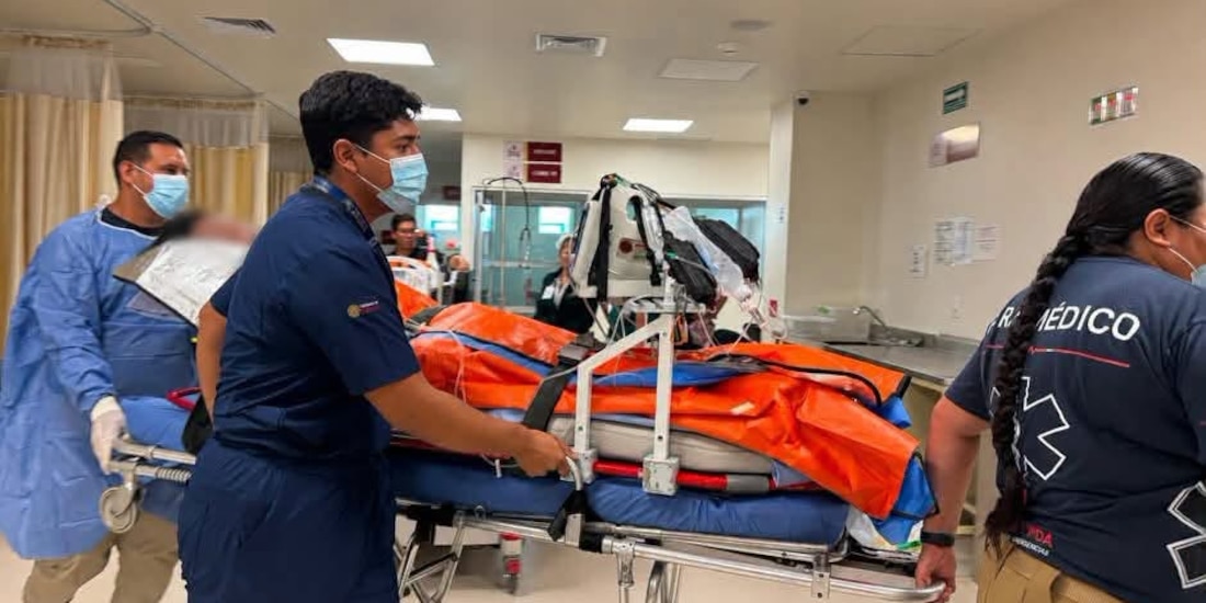 Trasladan a adolescente de 15 años a hospital en Texas tras explosión de gas en Cuernavaca.
