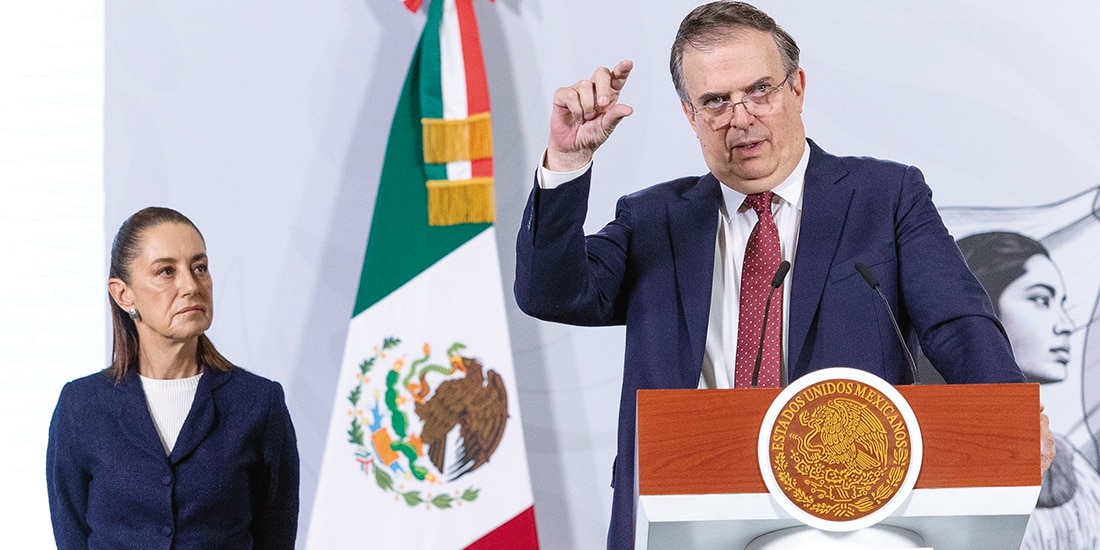La Presidenta, ayer, con el secretario
de Economía en Palacio.