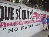 Muros de las calles de la capital ayer lucieron pintados con propaganda de la revocación de mandato.