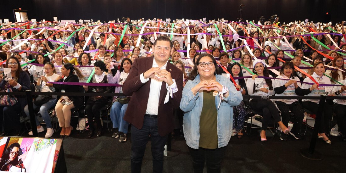 Alejandro Armenta, gobernador de Puebla, y Citlalli Hernández, secretaria de las Mujeres.