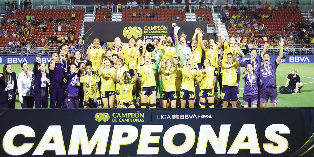 JUGADORAS azulcremas festejan el título que obtuvieron, ayer, en Estados Unidos ante las Amazonas.