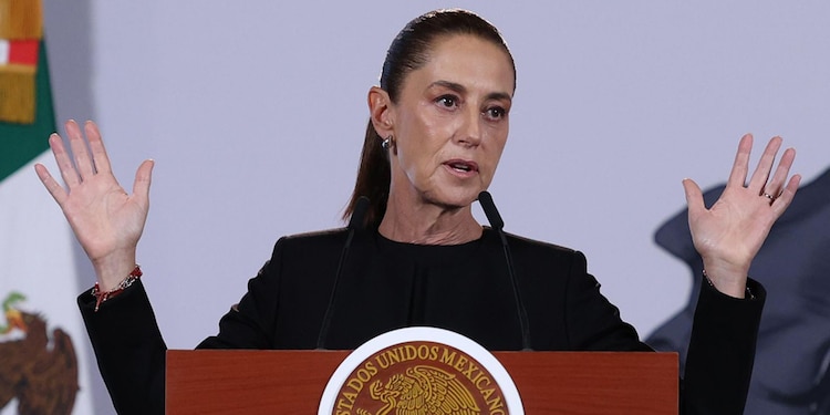 Claudia Sheinbaum, presidenta constitucional de los Estados Unidos Mexicanos, durante su participación en la Conferencia del Pueblo realizada en Palacio Nacional