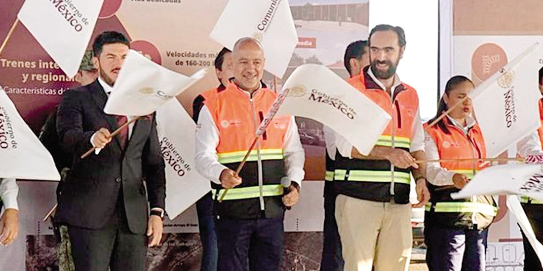 De izq. a der.: Samuel García, Jesús A. Esteva y Andrés Lajous, dan banderazo, ayer, a la obra del Tren del Norte.