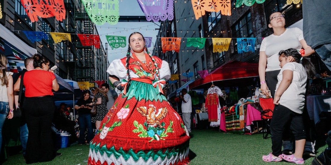 El proyecto Colores Rotos está centrado en grupos de danza tradicional que conservan costumbres provenientes de estados como Morelos, Oaxaca y Jalisco.