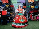 El proyecto Colores Rotos está centrado en grupos de danza tradicional que conservan costumbres provenientes de estados como Morelos, Oaxaca y Jalisco.