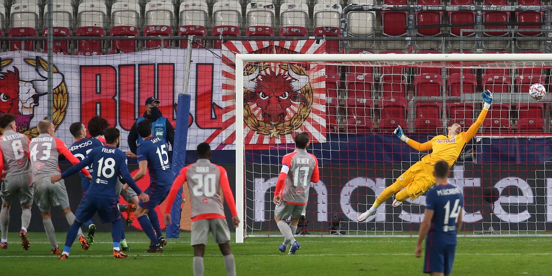 El Atlético de Madrid venció 2-0 a domicilio al RB Salzburg y accedió a los octavos de final de la Champions League.