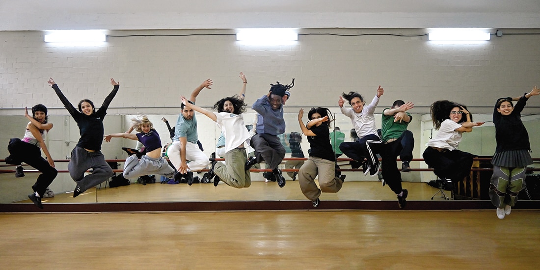 Los bailarines y Brandon Masele (al centro), la semana pasada.