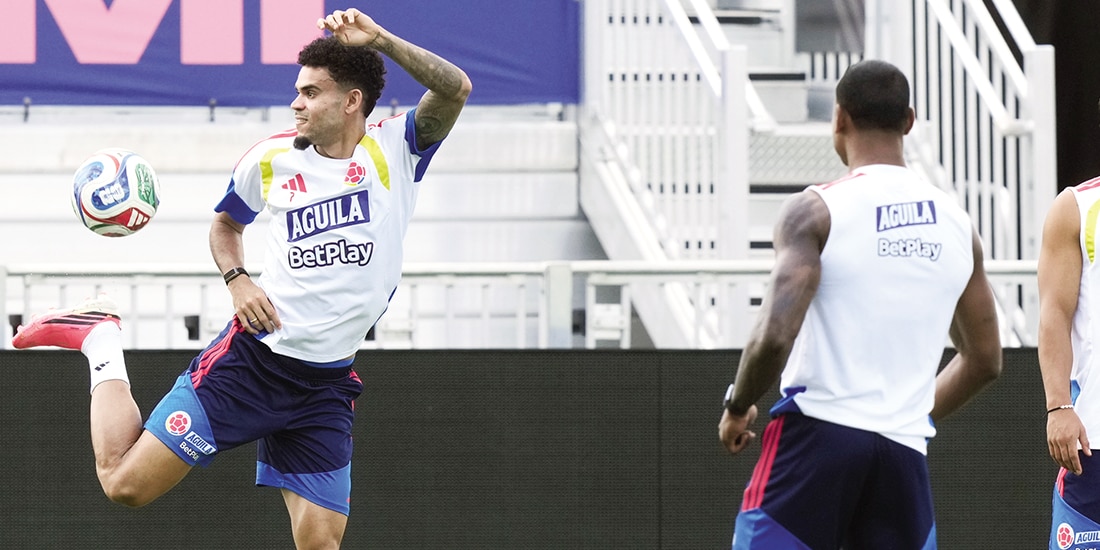 Luis Díaz y sus compañeros en el entrenamiento de ayer, en Estados Unidos.