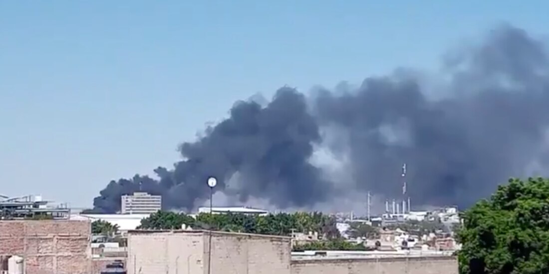 El día de hoy se registró un fuerte incendio en una bodega entre las calles Fresno y Pichón de la colonia Morelos en el municipio de Guadalajara
