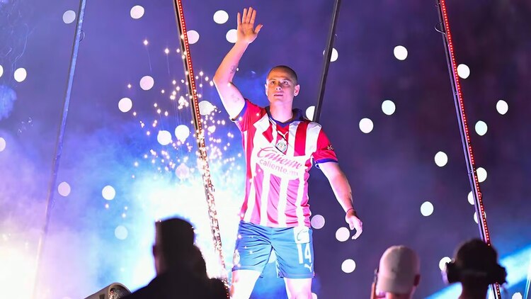 ‘Chicharito’ Hernández durante su presentación con Chivas el pasado 27 de enero.