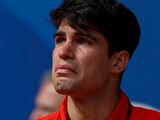 Carlos Alcaraz rompe en llanto después de perder su primera final en Juegos Olímpicos contra Novak Djokovic