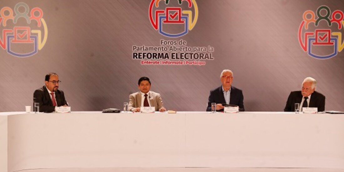 Creación de vicepresidencia en México es insuficiente y generaría conflictos: expertos.