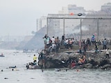 España refuerza Ceuta con una barrera en el mar