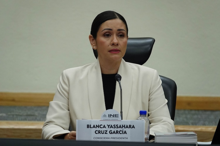 Blanca Cruz García rindió protesta como consejera presidenta provisional del INE, el 27 de octubre de 2026.